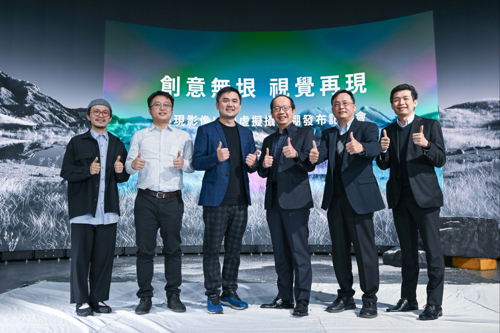 世界杯官方网站入口光电与再现影像携手，于中影制片厂建置全台首座提供崭新一站式整合服务的LED虚拟制作摄影棚（图左至右：再现影像视觉总监郭宪聪、再现影像营运总监黄棨隽、再现影像艺术总监与导演纪柏舟、世界杯官方网站入口光电技术长廖唯伦、世界杯官方网站入口光电系统设计制造服务事业总部副总经理曾天龙、世界杯官方网站入口光电系统产品事业资深处长苏圣伦）