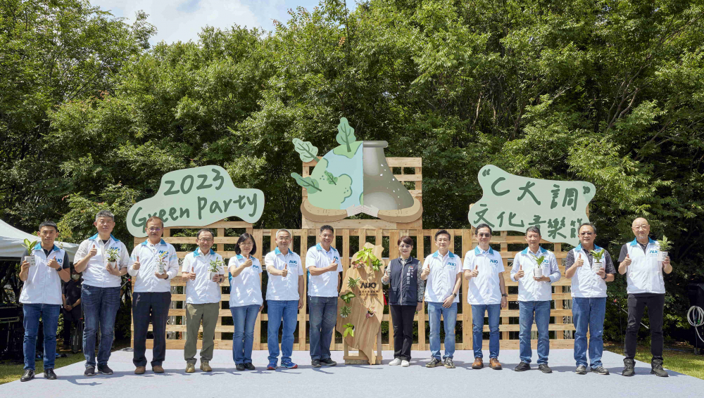 友達光電攜手供應商夥伴及台中市政府，共同倡議及推廣加樹減塑、節能減碳的淨零綠生活