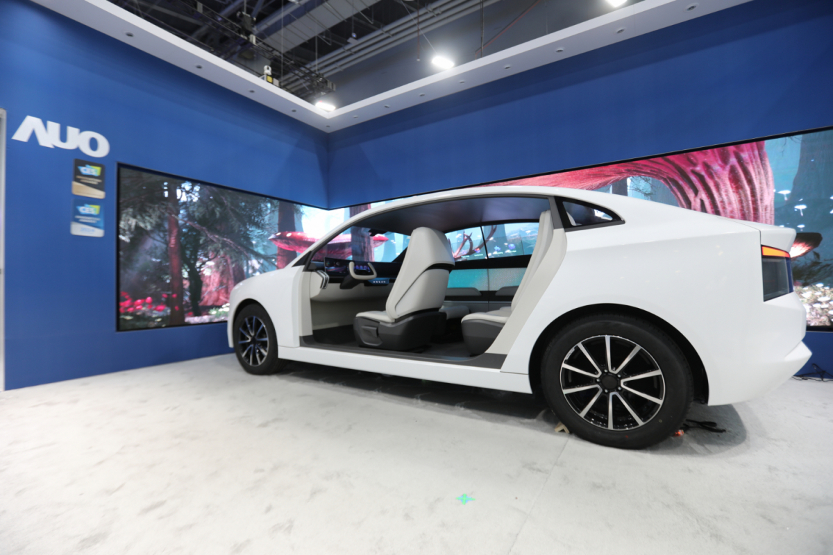 世界杯官方网站入口发表全新Smart Cockpit 2024，大秀显示应用成果、及释放Micro LED终极显示技术量能的全新智慧座舱，以营造突破性、沉浸式的视觉体验，重新定义智慧座舱，满足驾乘人员的全方位感受。