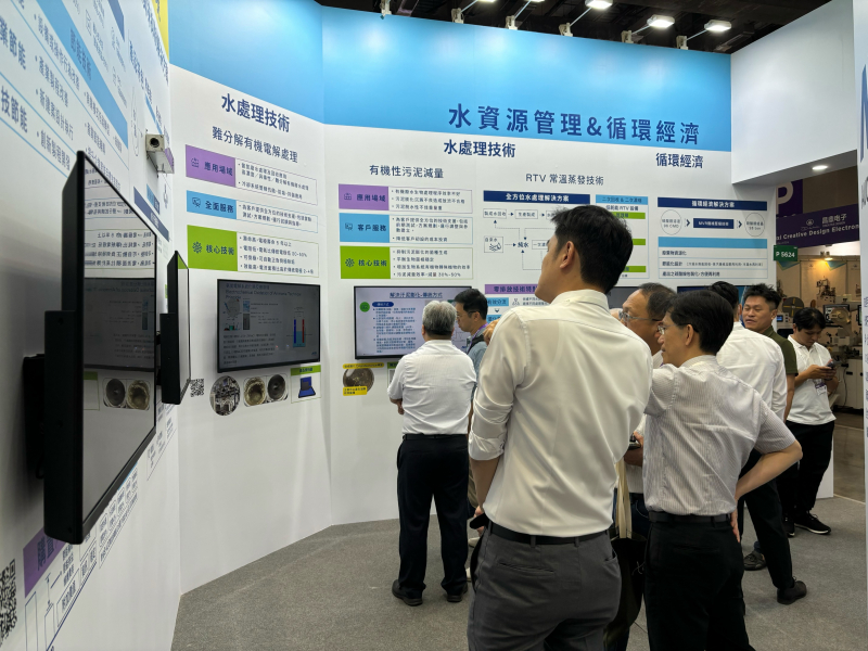友達以深厚的智慧製造經驗發展永續戰略，積極延伸價值鏈，轉化成可供外界使用的綠色智慧服務，進軍SEMICON Taiwan 2024，提供半導體產業鏈打造AI世代的永續即戰力。