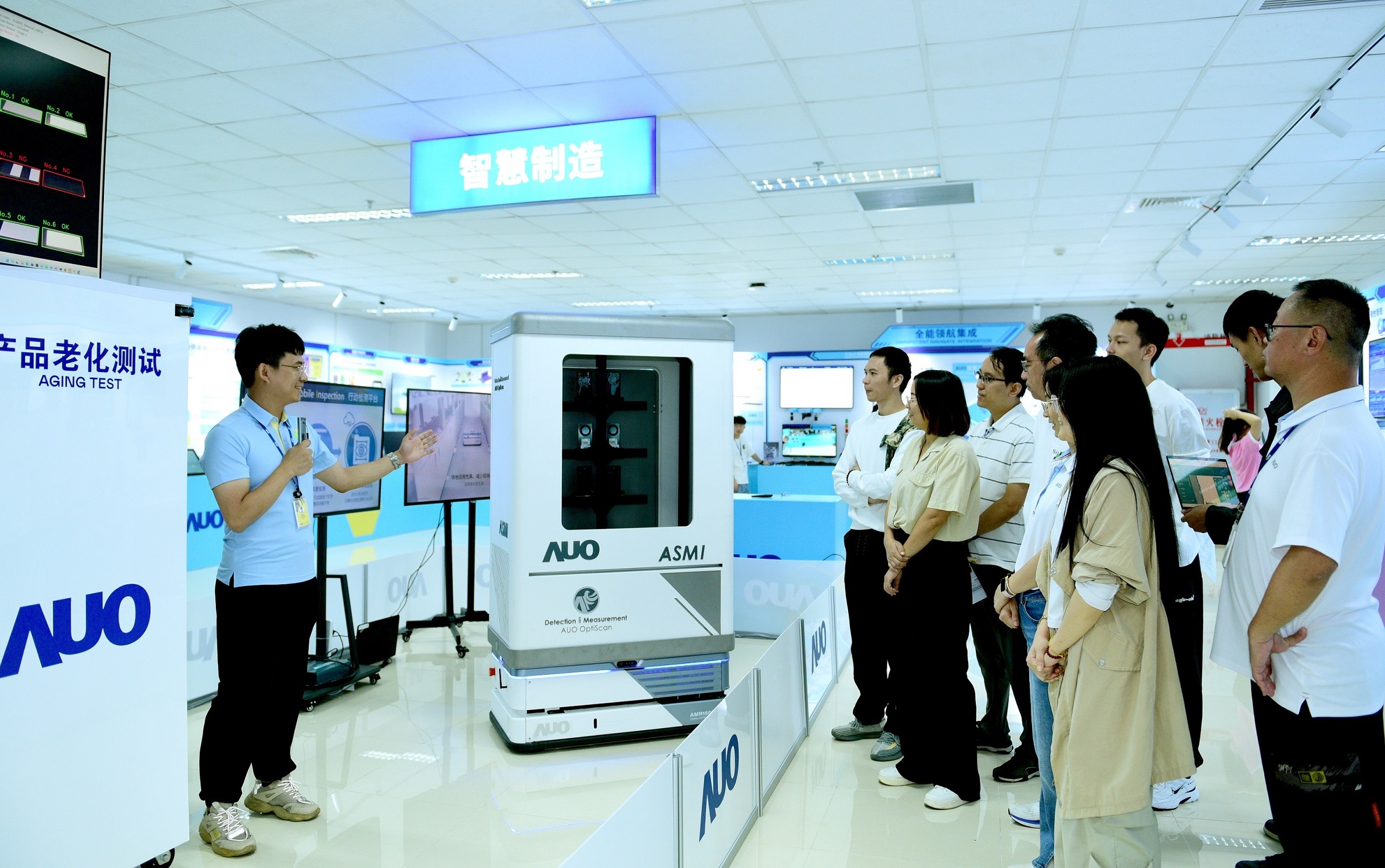 友達廈門將5G+ABC技術串聯生產管理全流程，打通研發、採購、生管、製程、設備、品質等產品全生命週期製造流程，完成數位化設計、智慧供應鏈、智慧座艙、全流程設備管理、資料驅動優化、智慧線上檢測、智慧品管等自我調整生產模式升級
