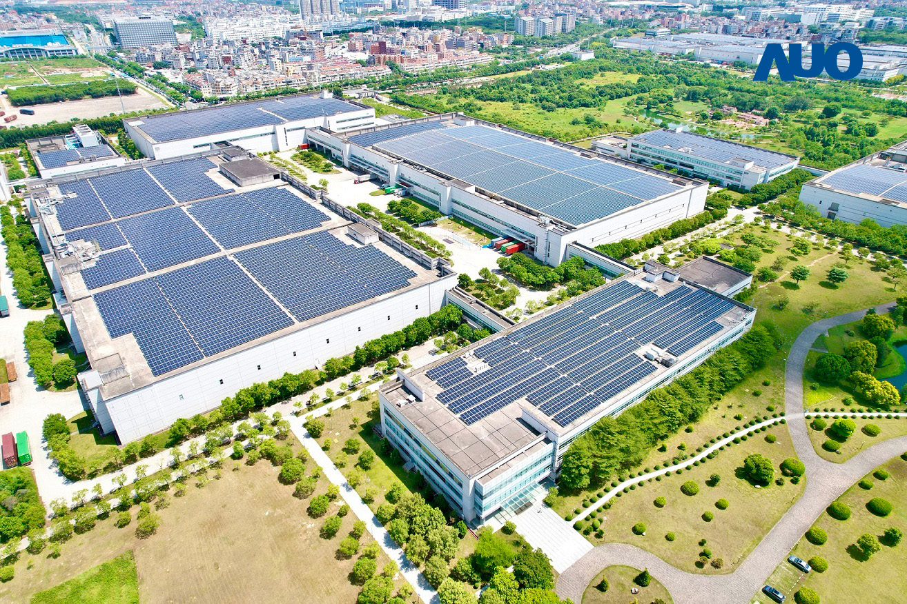 友達廈門推動智慧製造同時，透過綠電創能縱深推進綠色轉型，廠區全屋頂鋪設太陽能板，每年太陽能發電 2,600多萬度