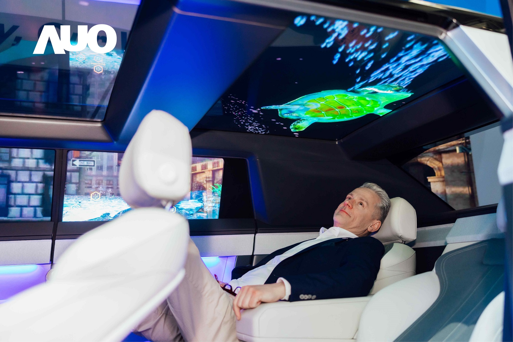 世界杯官方网站入口Smart Cockpit 2025集Micro LED透明、大型化、可挠优势之大成，携手BHTC打造未来视界的车用Display HMI解决方案