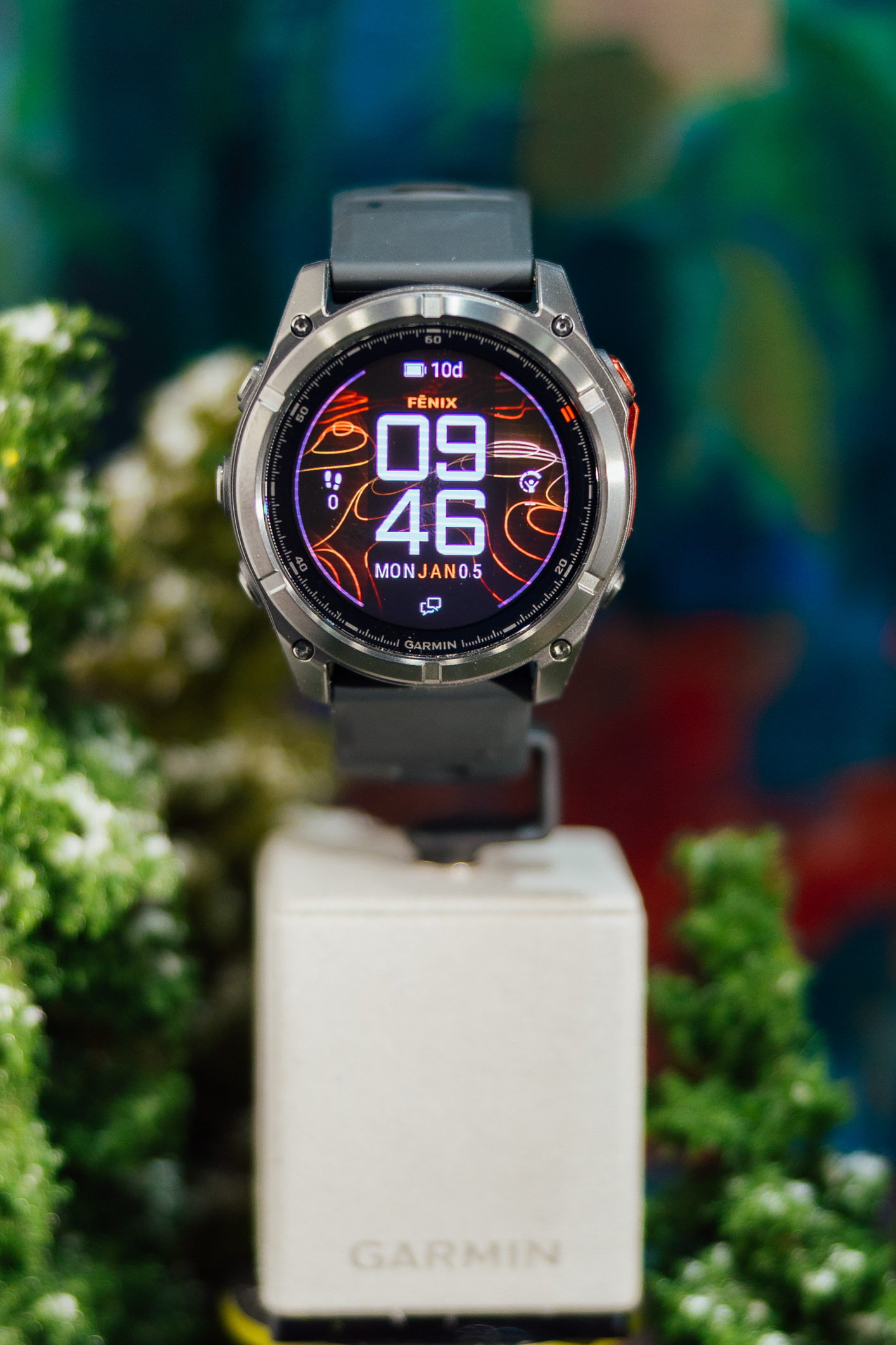 現場同步展出友達攜手Gamin推出的全球首款Micro LED智慧手錶&mdash;&mdash;fēnix 8 Pro MicroLED，具備超高亮度與細膩畫質，即使在強烈日照下亦能清晰顯示，滿足戶外運動及時尚生活的多元需求。
