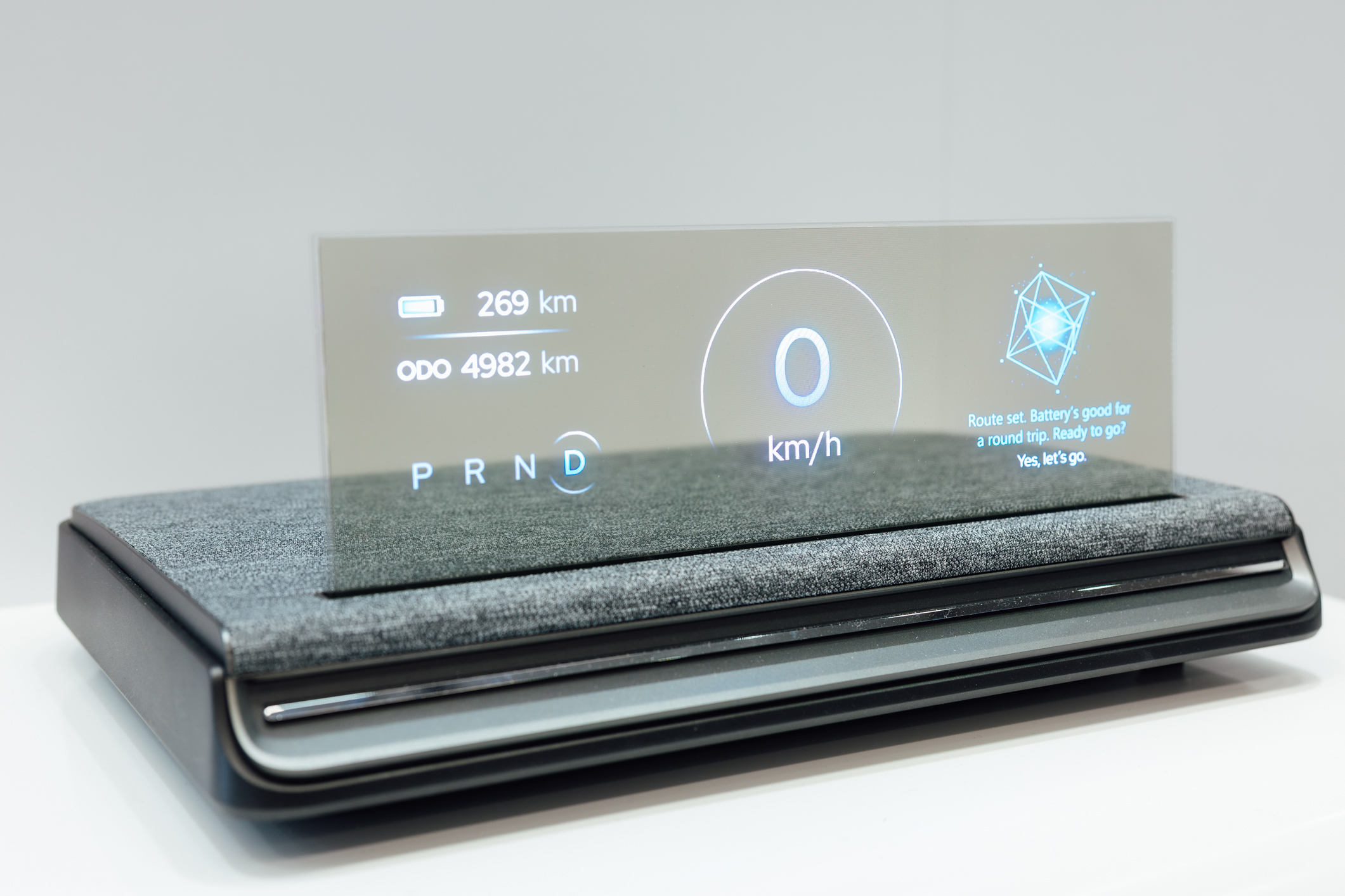 全球首款Aero Module透明Micro LED顯示器模組外觀輕盈通透，可與數位內容完美融合，提供動態顯示、先進控制、個人化沉浸感受。